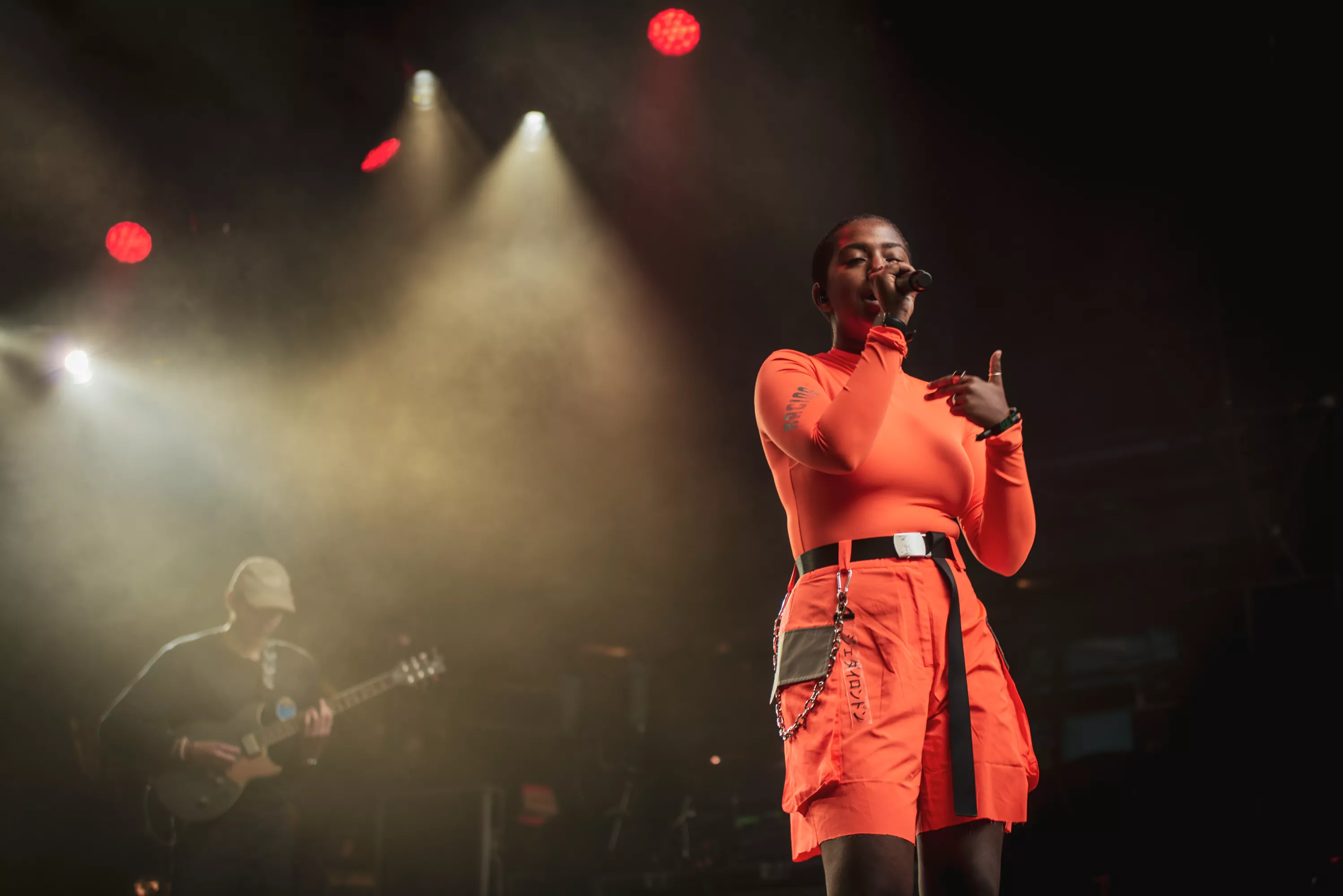 Mekdes kan noget, hendes band ikke kan