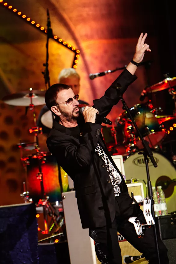 Ringo streamer fra sin 80-års fødselsdag - oplev bl.a. McCartney og Costello