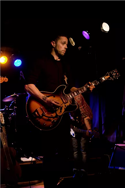 VIDEOPREMIÄR: Daniel Gilbert - The Smell O'Thunder