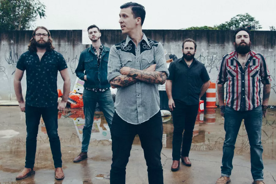 Alt-country-bandet skabte varme i vindblæste Esbjerg