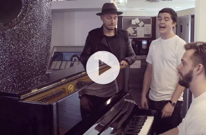 Se Lukas Graham fortolke Amy Winehouses Valerie