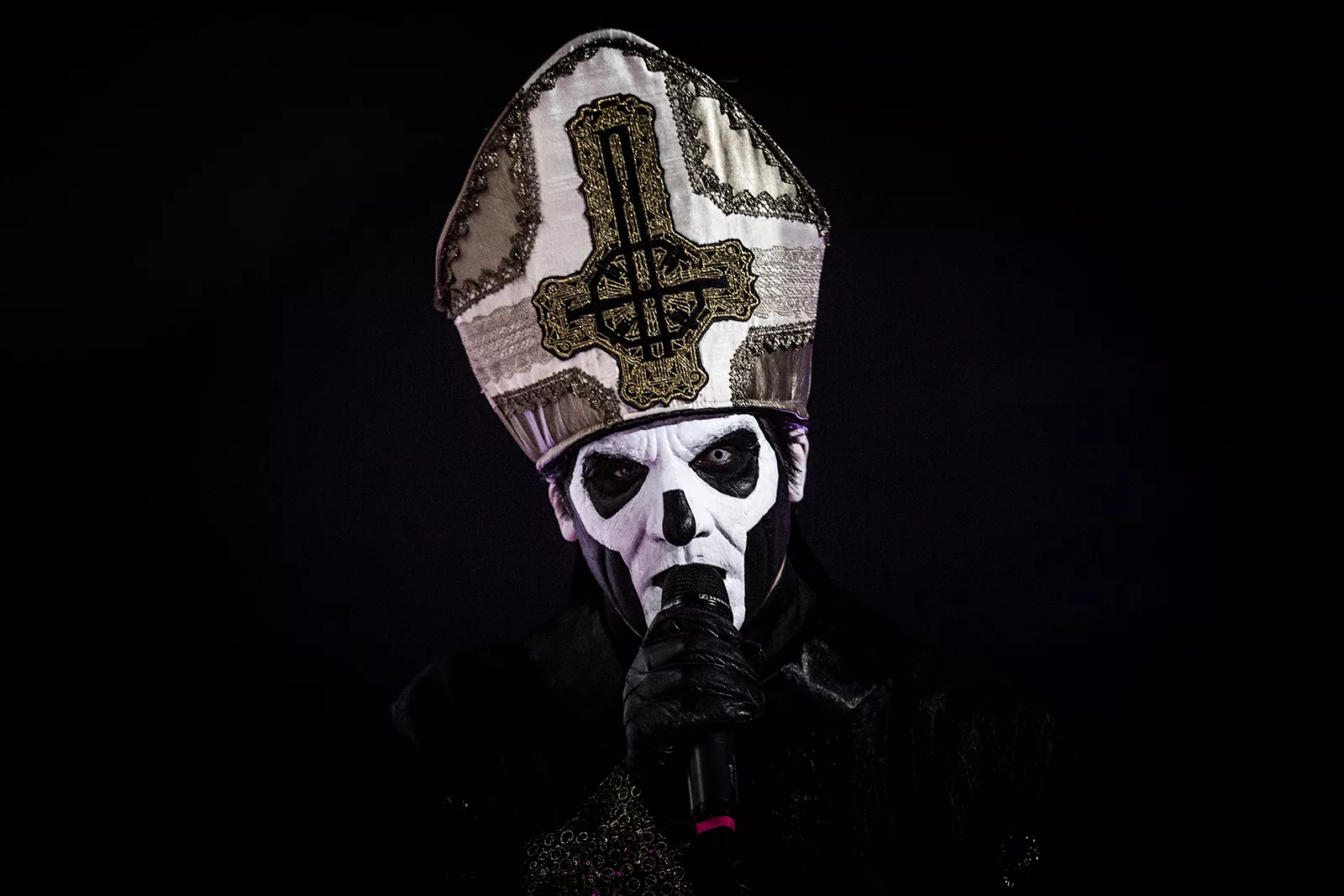 Ghost bringer uhyggen til Danmark