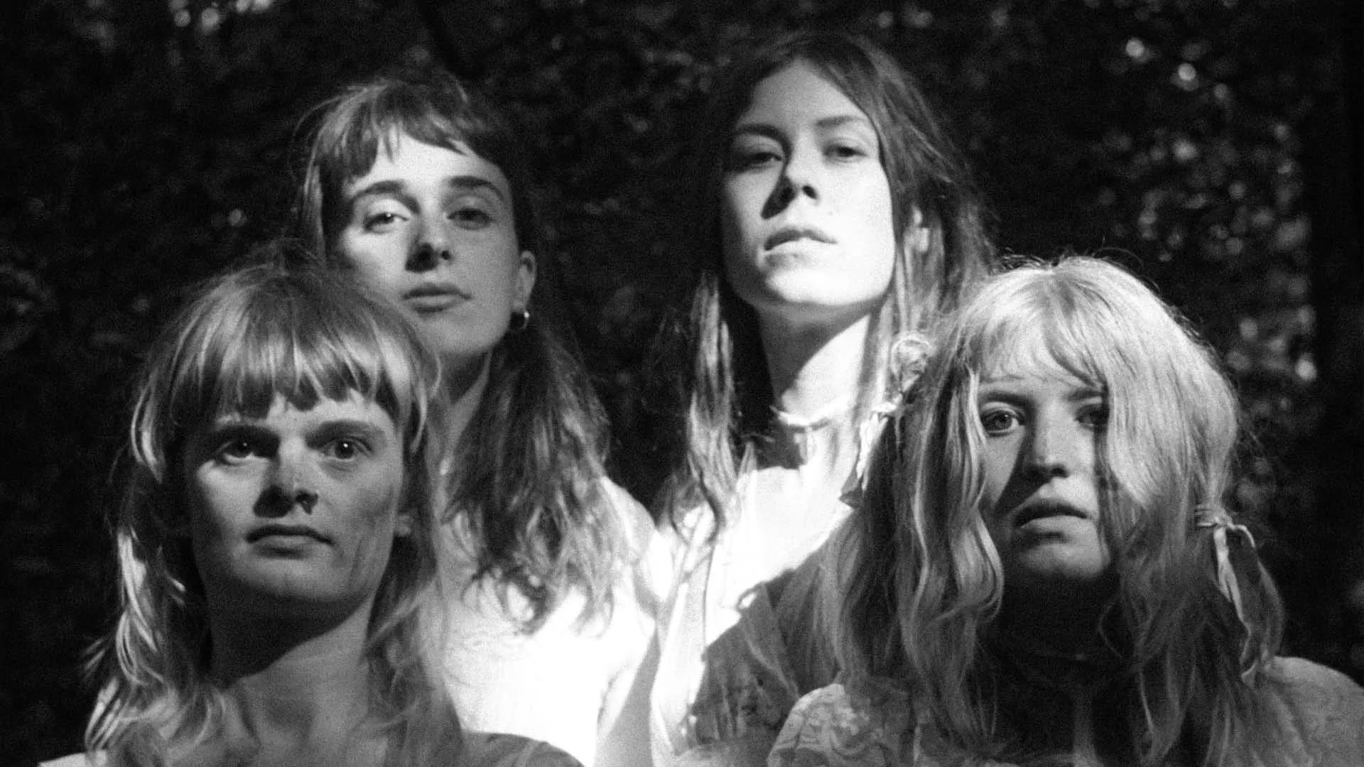 Brittiska The New Eves är klara för festivalen.