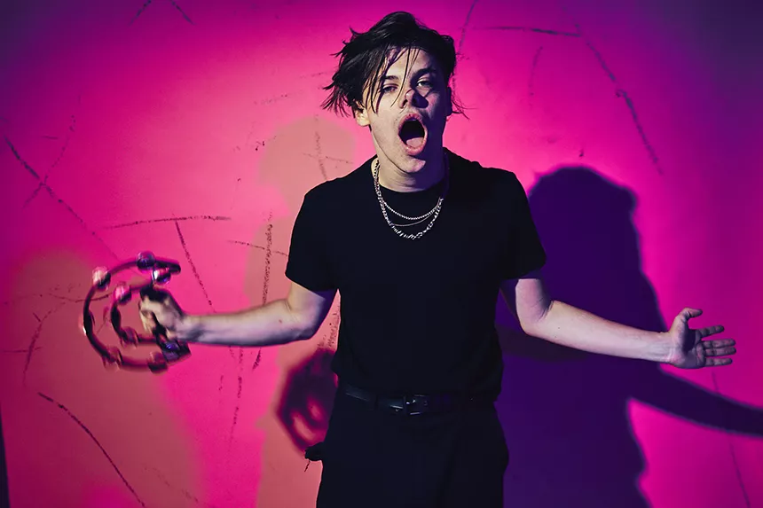 Sjusket debutudspil fra Englands skarpeste teenager