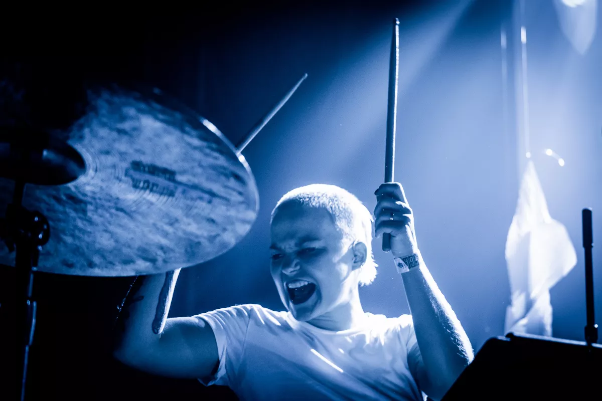 Her kan piger gribe instrumenterne i fordomsfrie rammer