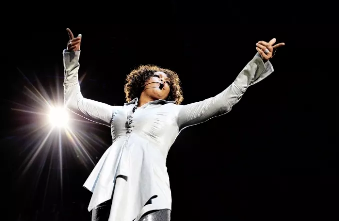 Whitney Houston vender tilbage som hologram