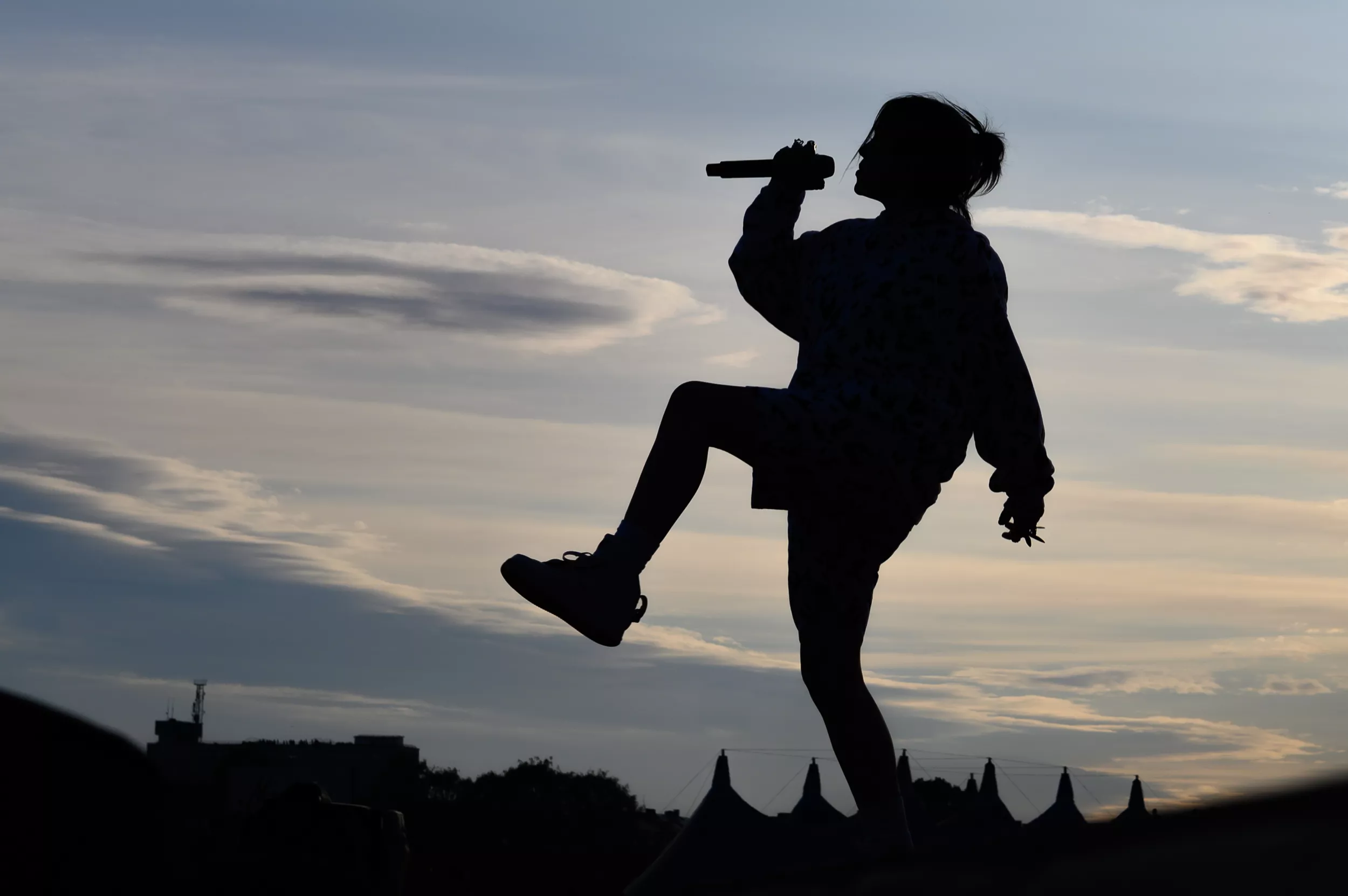 VIDEO: Billie Eilish hiver Hayley Williams med ud på Coachella-scenen