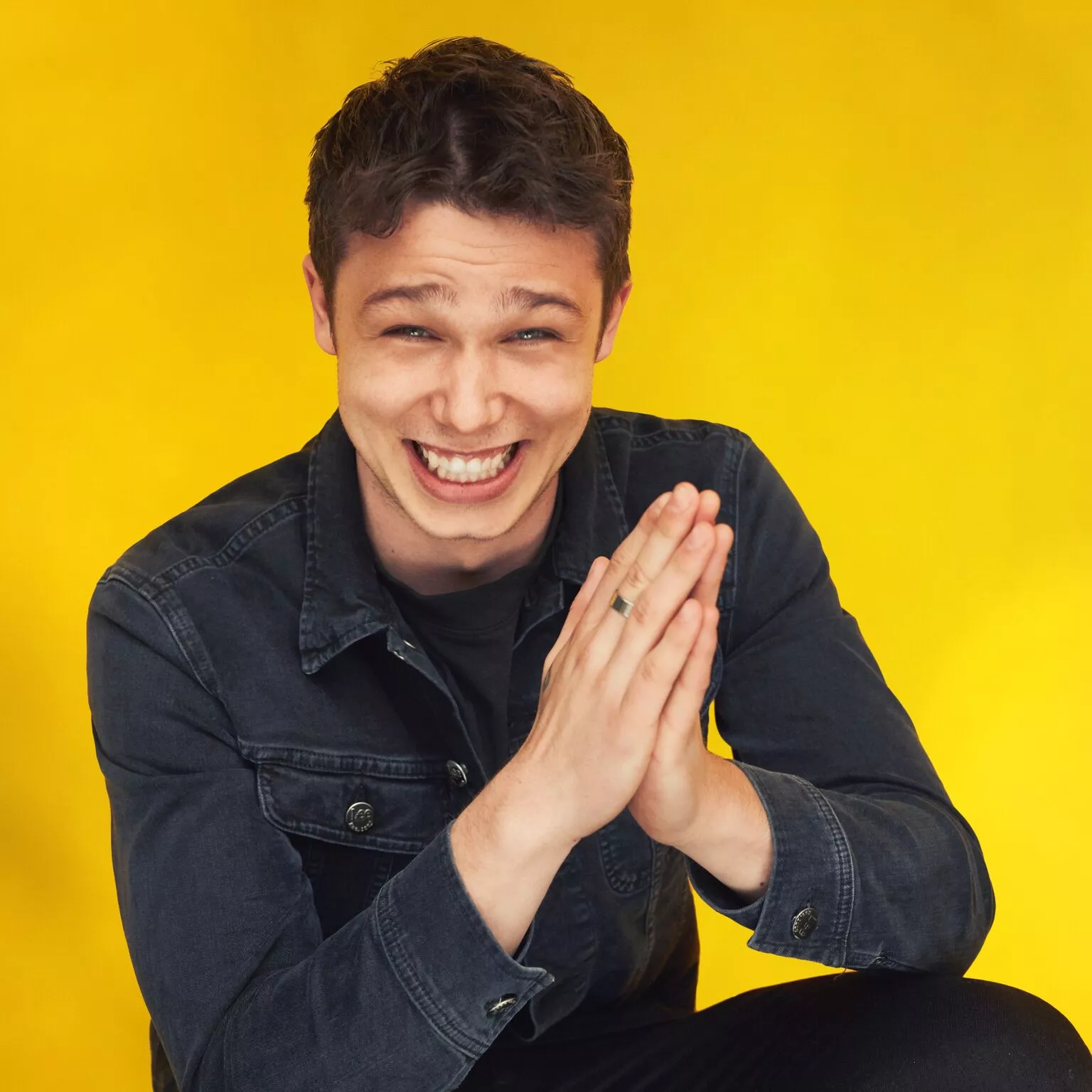 Hugo Helmig er klar med debutsingle – hør den her