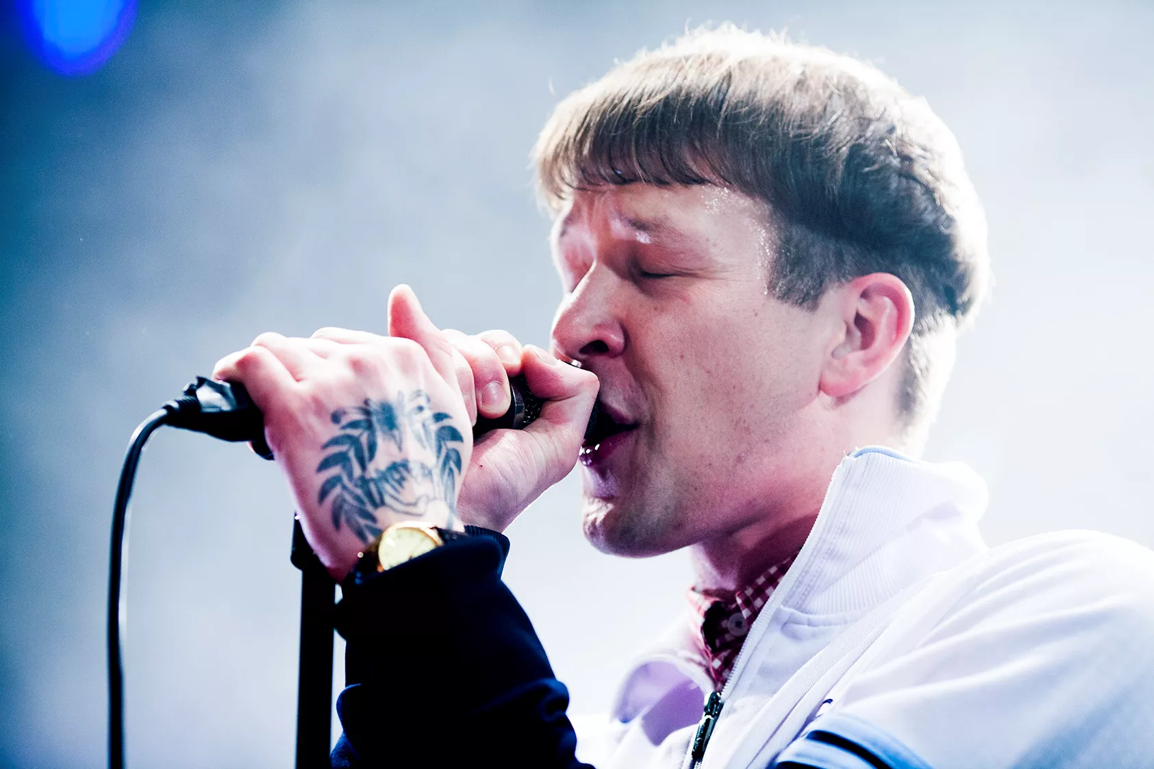 Norsk rocksanger tiltalt for vold, tyveri og besiddelse af stoffer