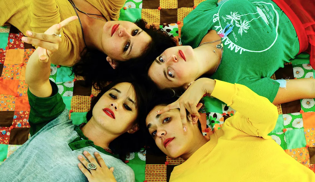 Warpaint-guitarist sviner Beyoncé og Rihanna – og undskylder