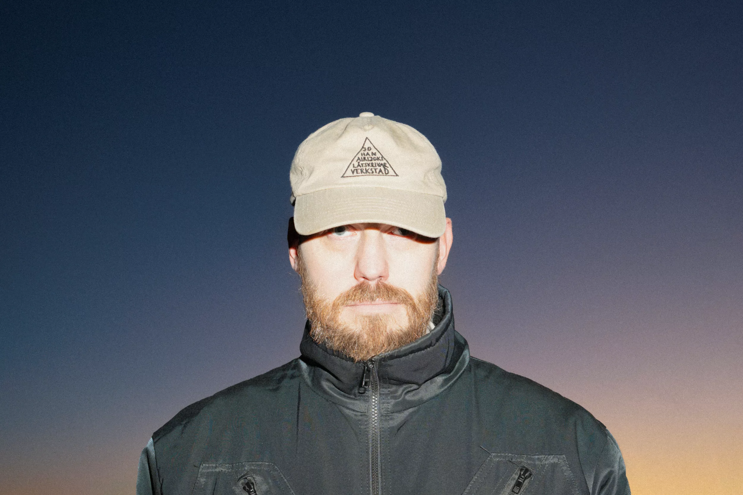 Personliga texter och traditionell produktion