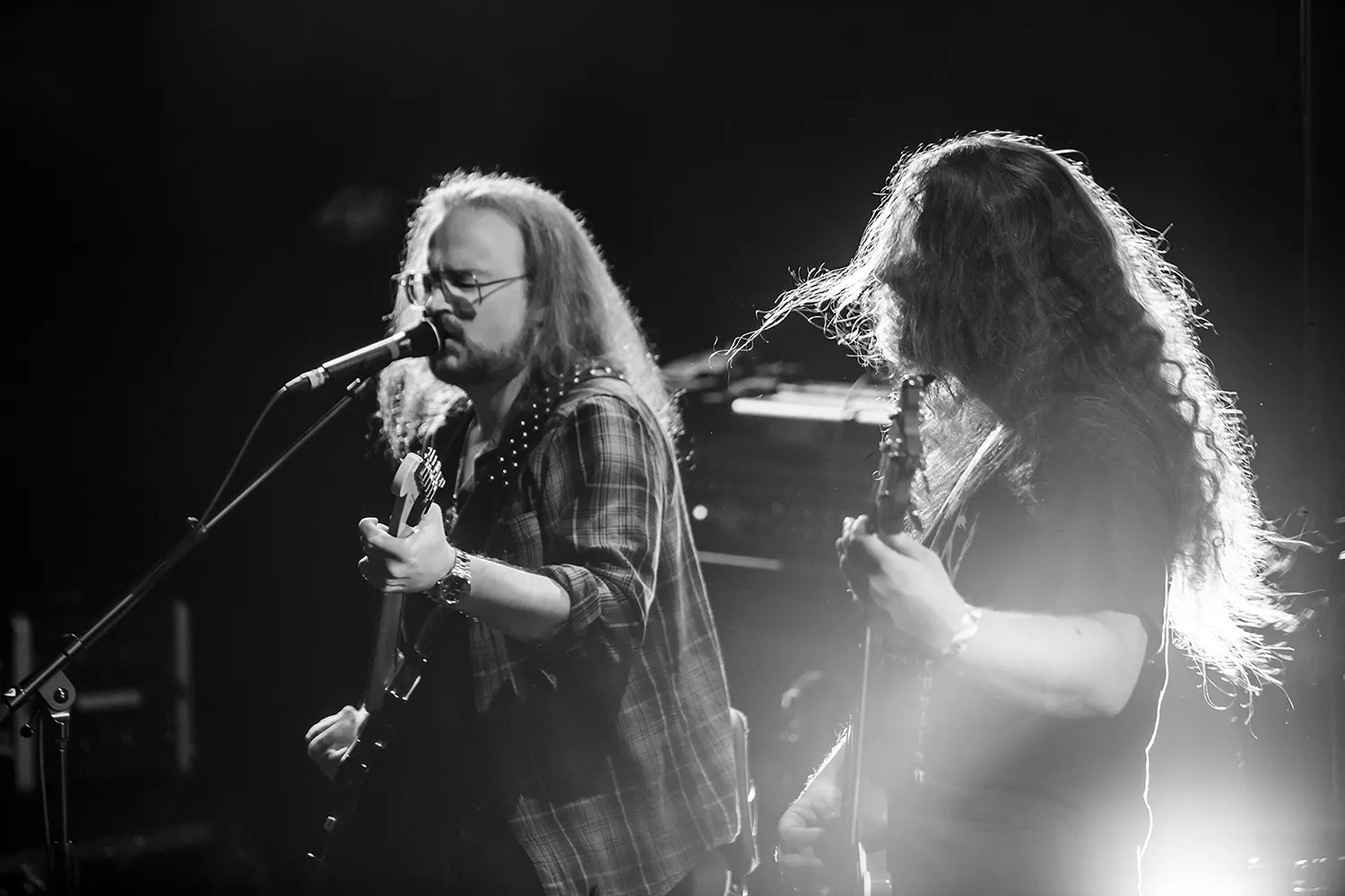 Kaotisk og mørk avantgarde-metal med spennande bassgitar, kraftige riff og ein autoritær vokal