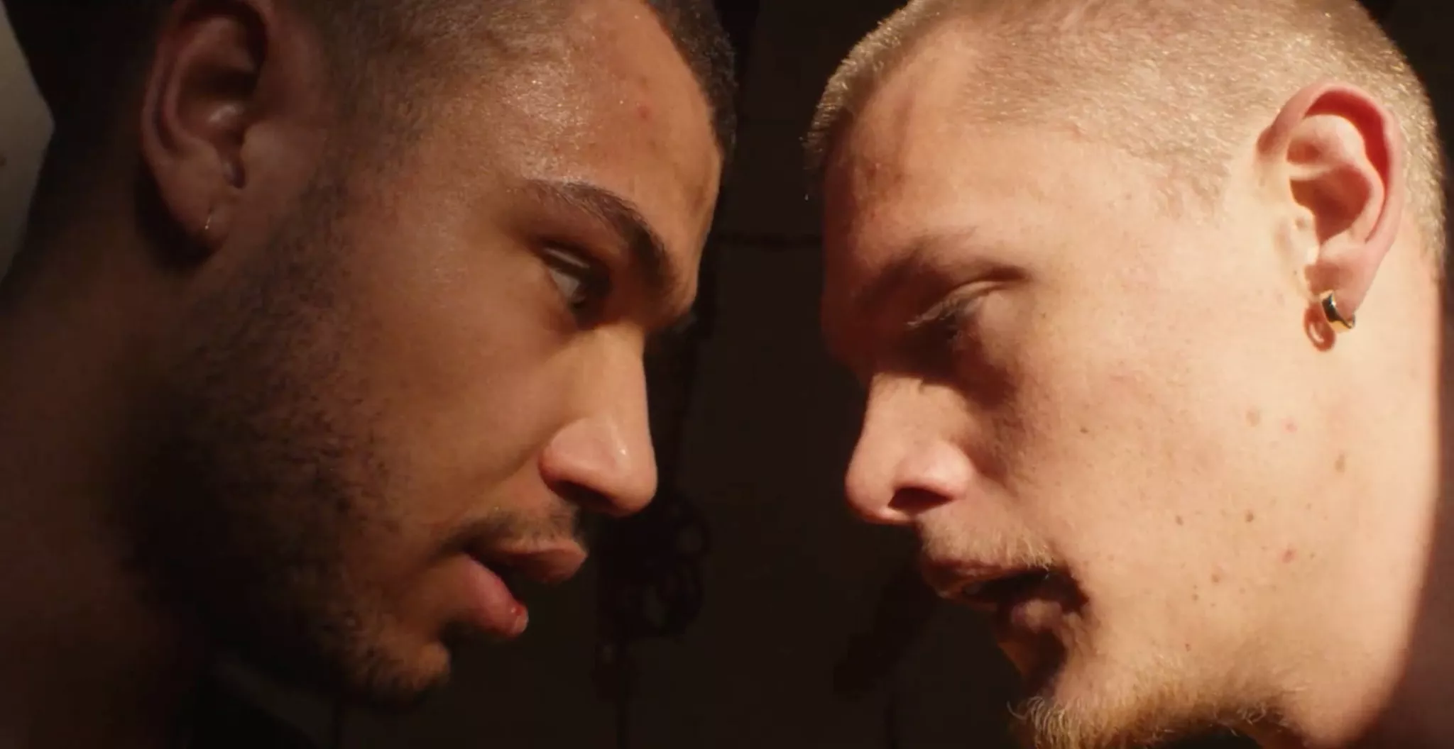 VIDEOPREMIERE: Rørende og æstetisk oplevelse fra spirende rap-talent