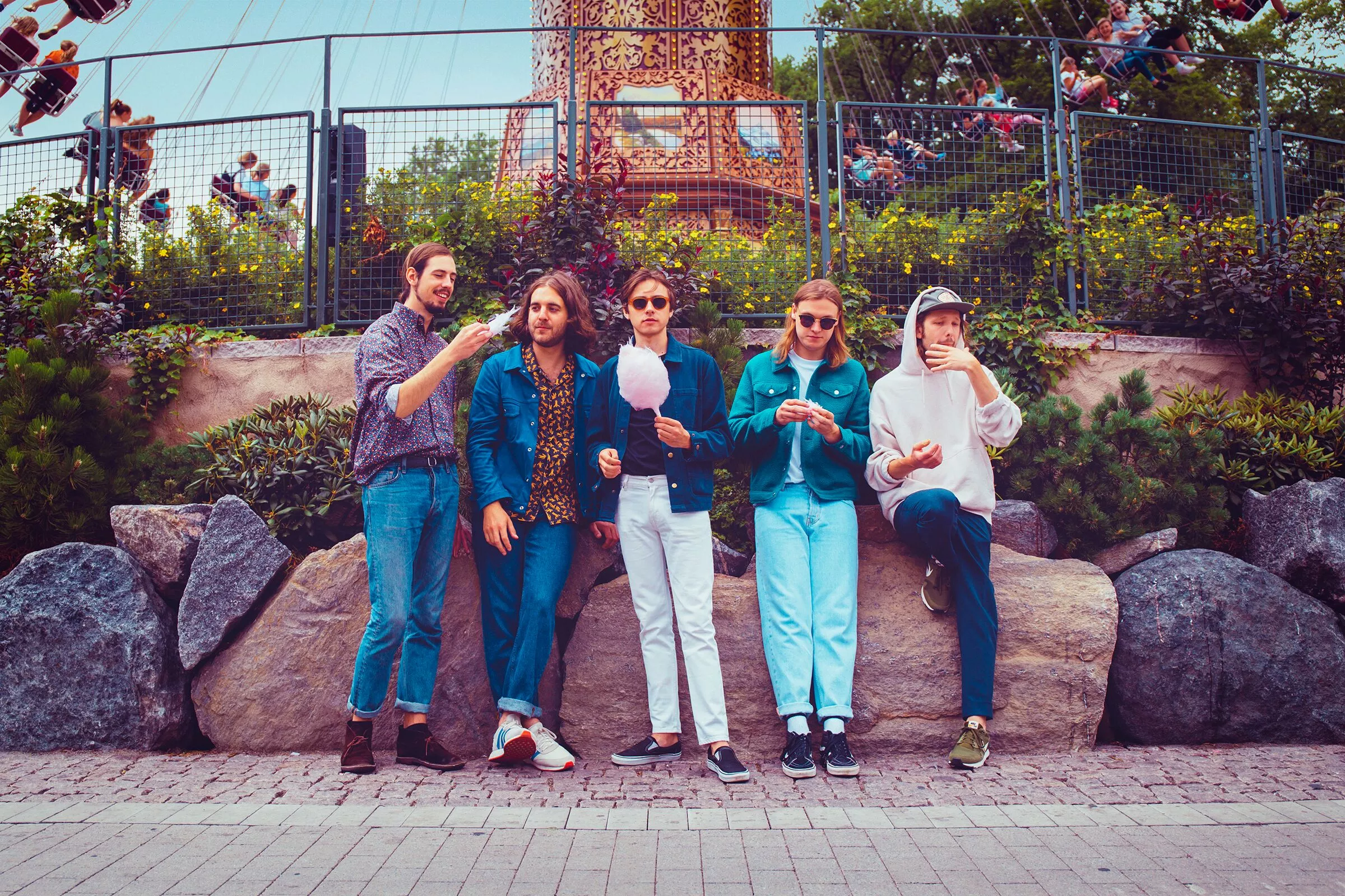 Two Year Vacation: "Vi stod utanför Pustervik och eldade upp kontraktet"