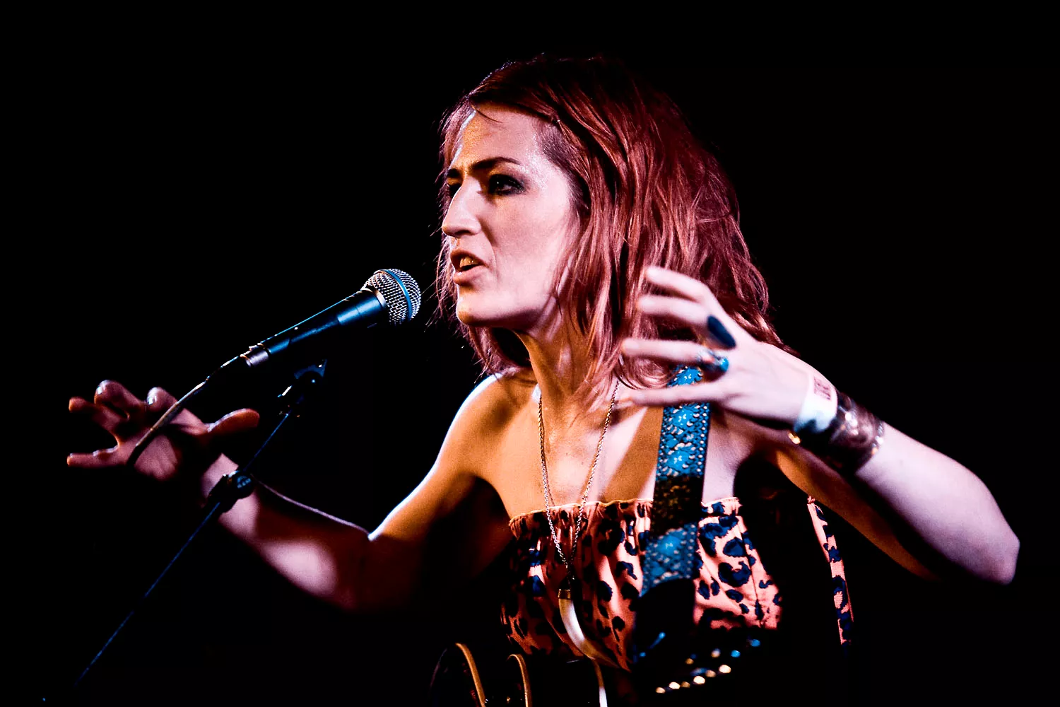 Joan As Police Woman giver intim-koncert