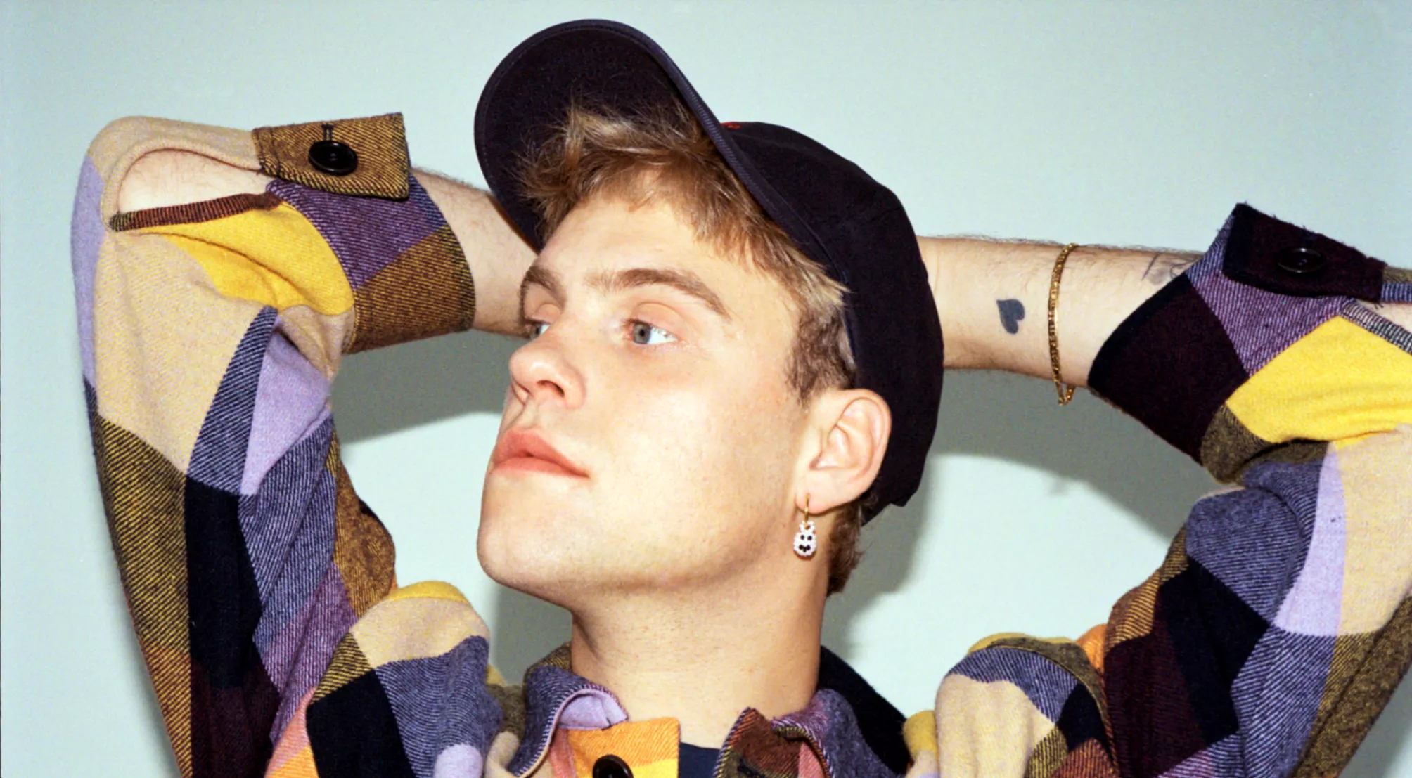 Hjalmer udgiver ny single – og annoncerer andet album