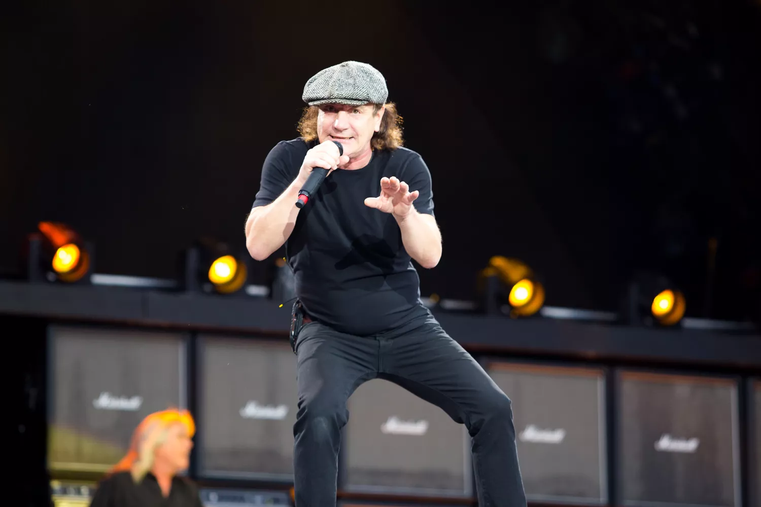 AC/DC-frontmand må opgive turnélivet