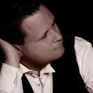 Paul Potts skriver autografer