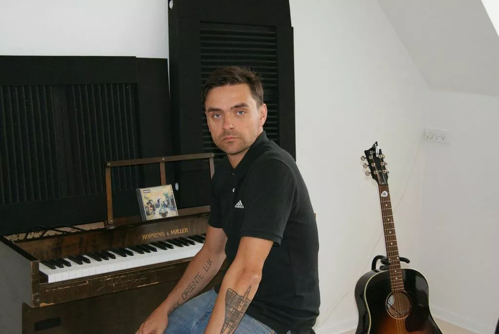 Boguddrag – Simon Kvamm om Oasis: Jeg er weekend-anglofil