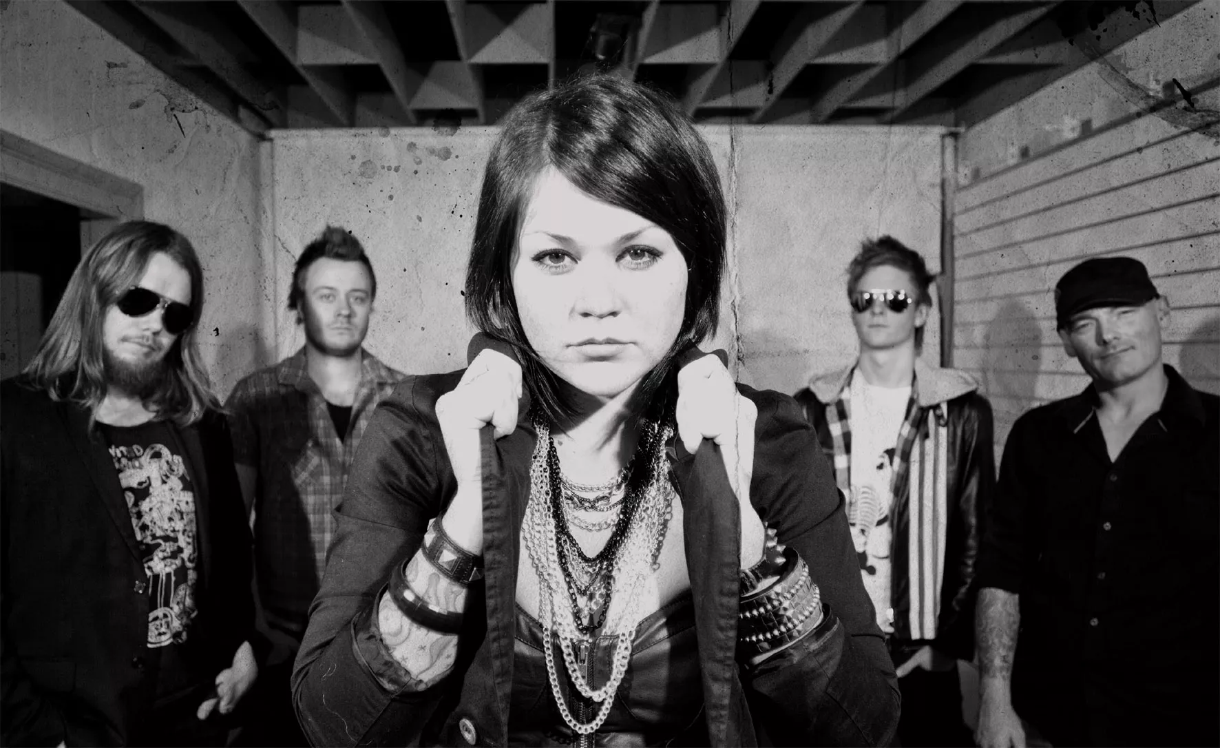 Stella Blackrose udgiver debutalbum