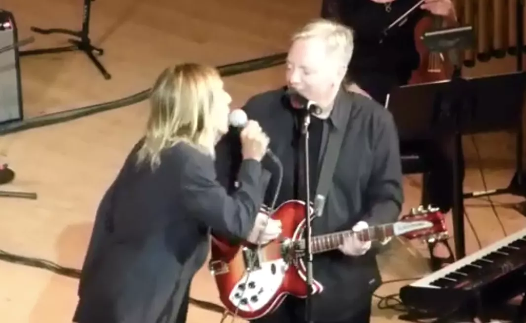 Se Iggy Pop og New Order spille Joy Division-hit