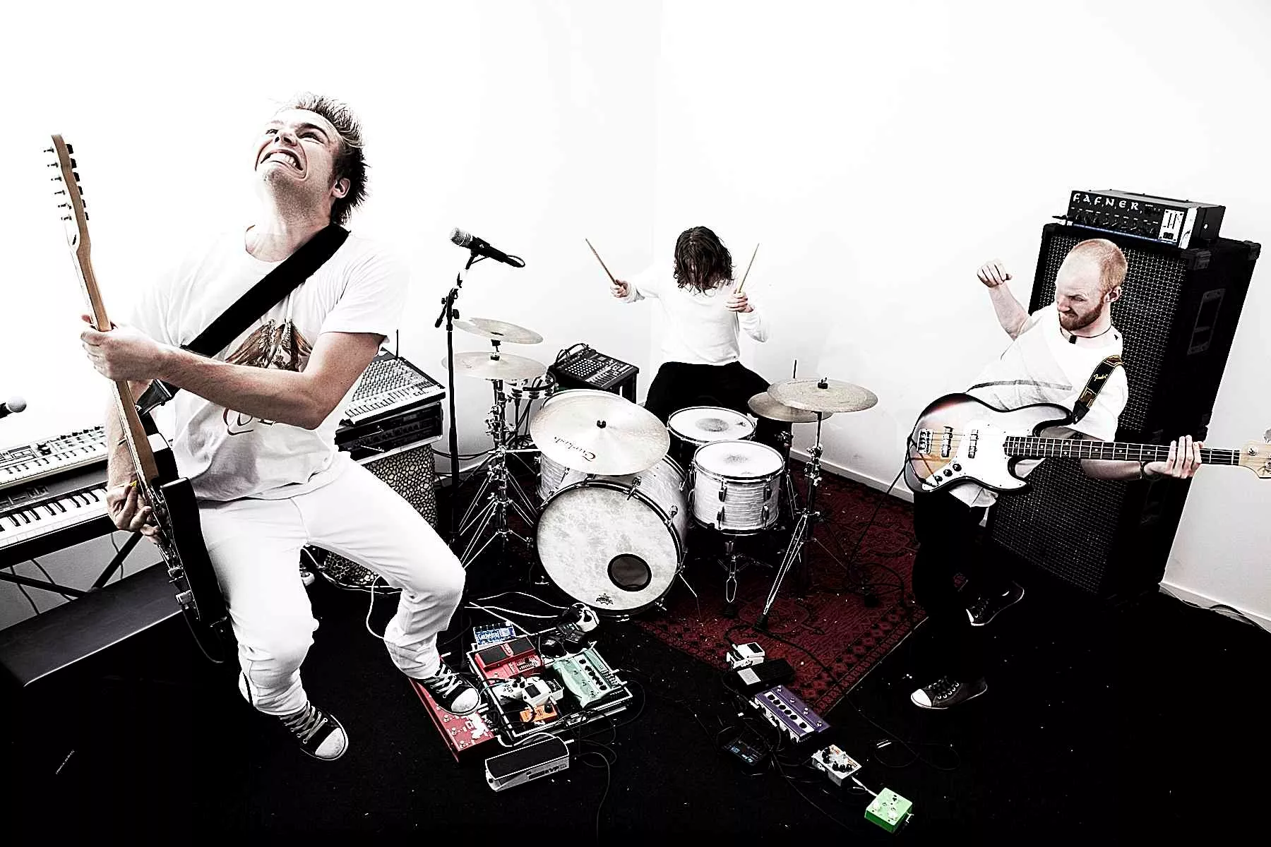 JBL Nite med Kiss Me Scarlett, Paper Tigers og Sound Of Shiva