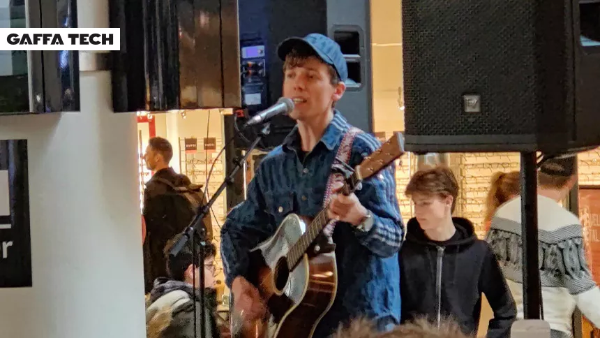 Mads Langer underholdt besøgende ved pop-up event i Fields