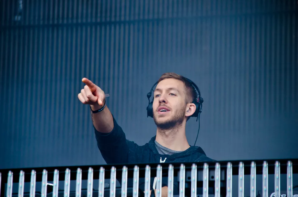 Calvis Harris samler Frank Ocean og Migos på nyt funky nummer 