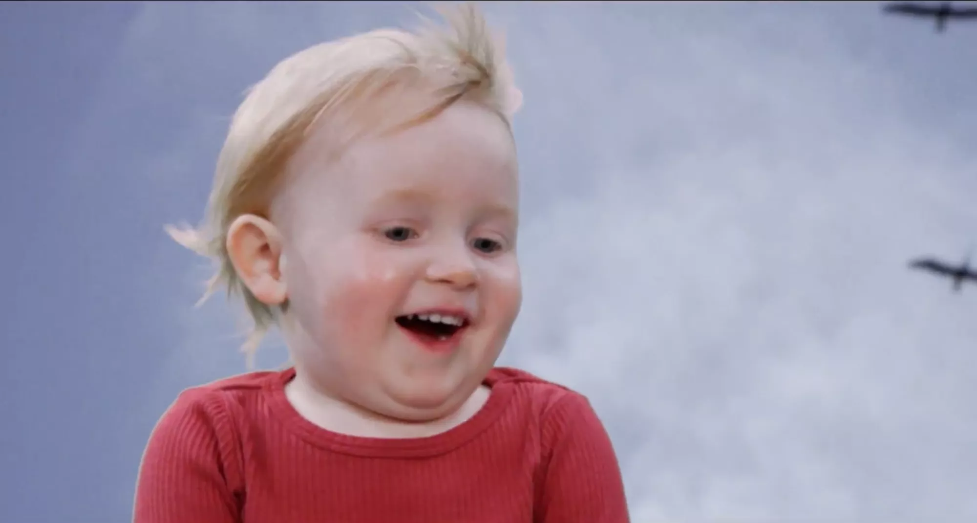 PREMIERE: Verdens sidste idé er et flyvende barn