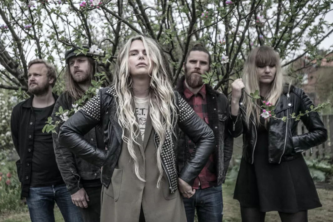 BÄST JUST NU: Varje ord är som ett slag i mellangärdet