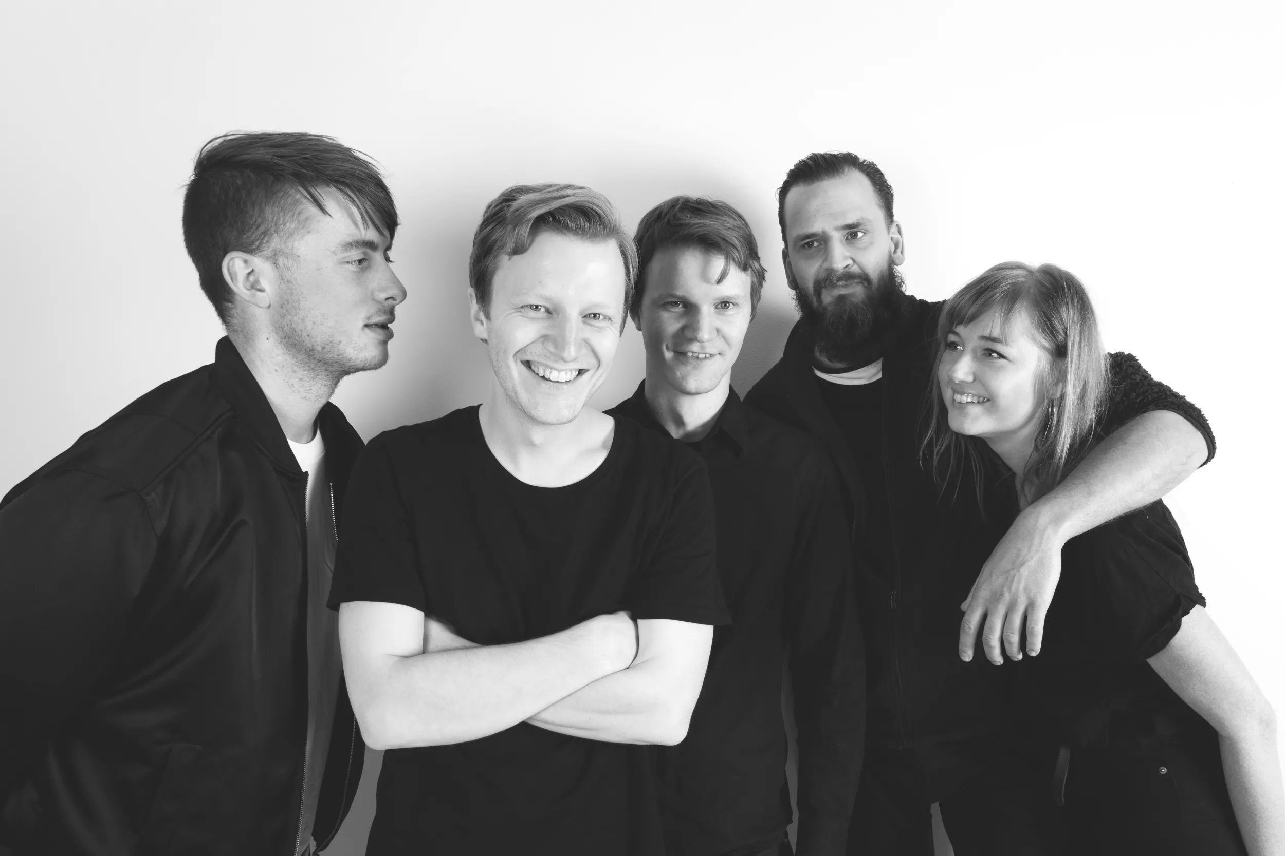 Premiere: Cold Mailman - Moments