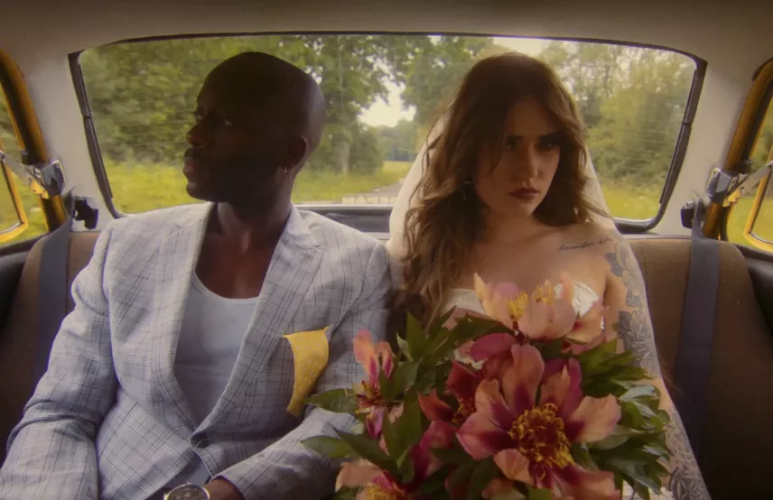 PREMIÄR: "Trots att de är kära och nygifta så finns där ingen passion"