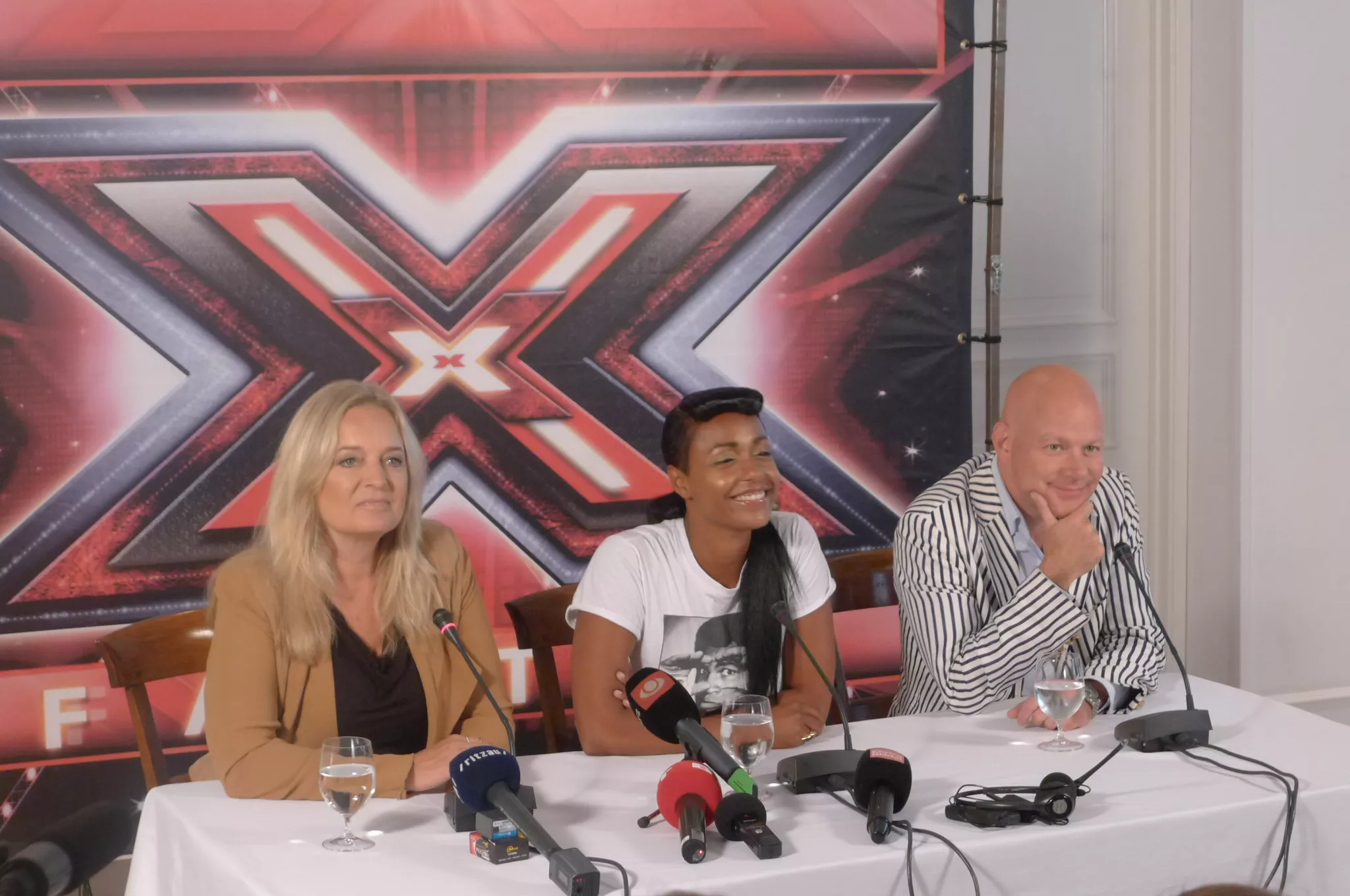 Nyt program går bag om X Factor