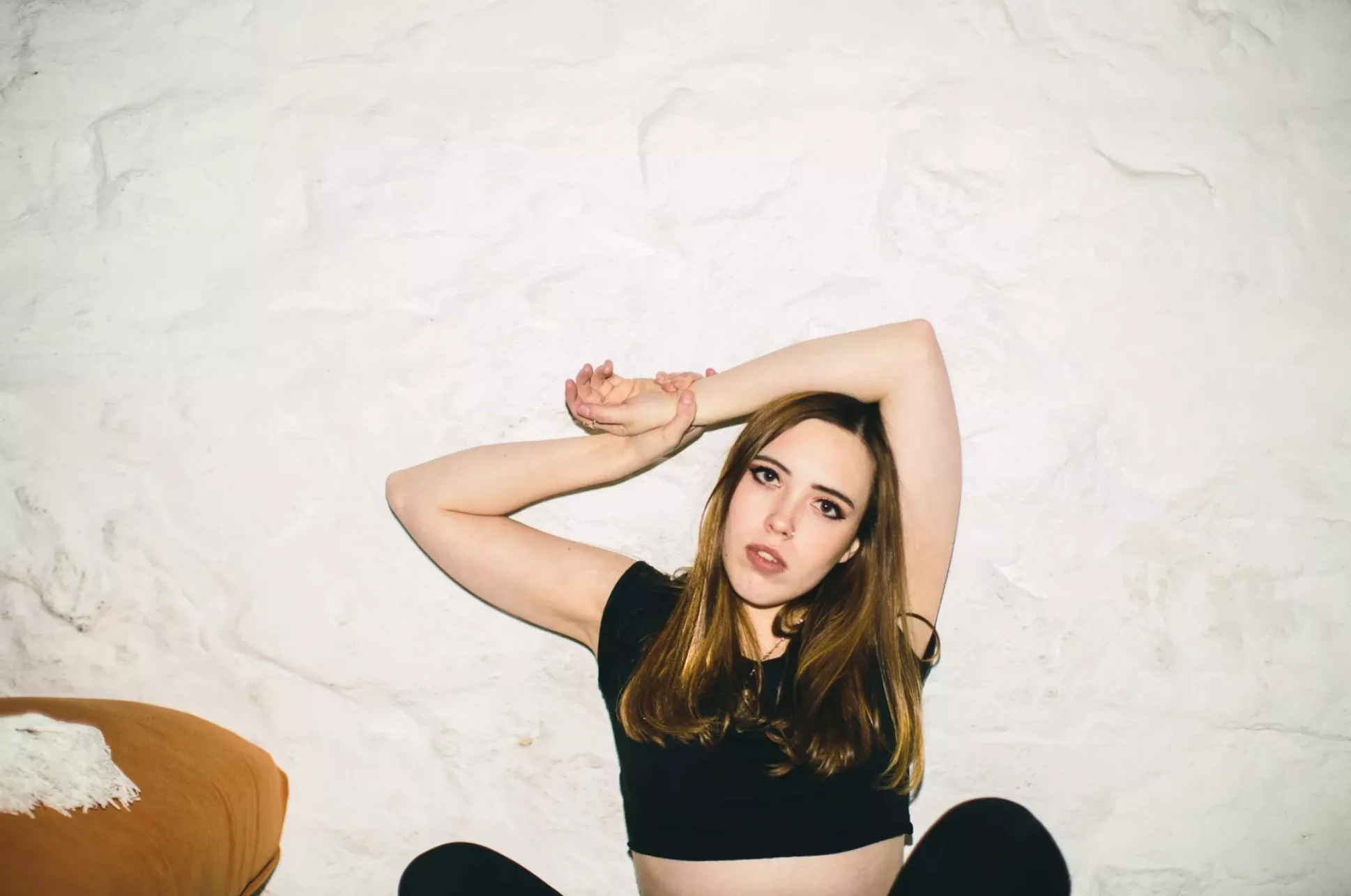 ANMELDELSE: Irriterende anonymitet overskygger charmerende potentiale