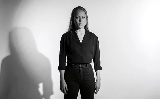 Hyllad indiefolk till Sverige