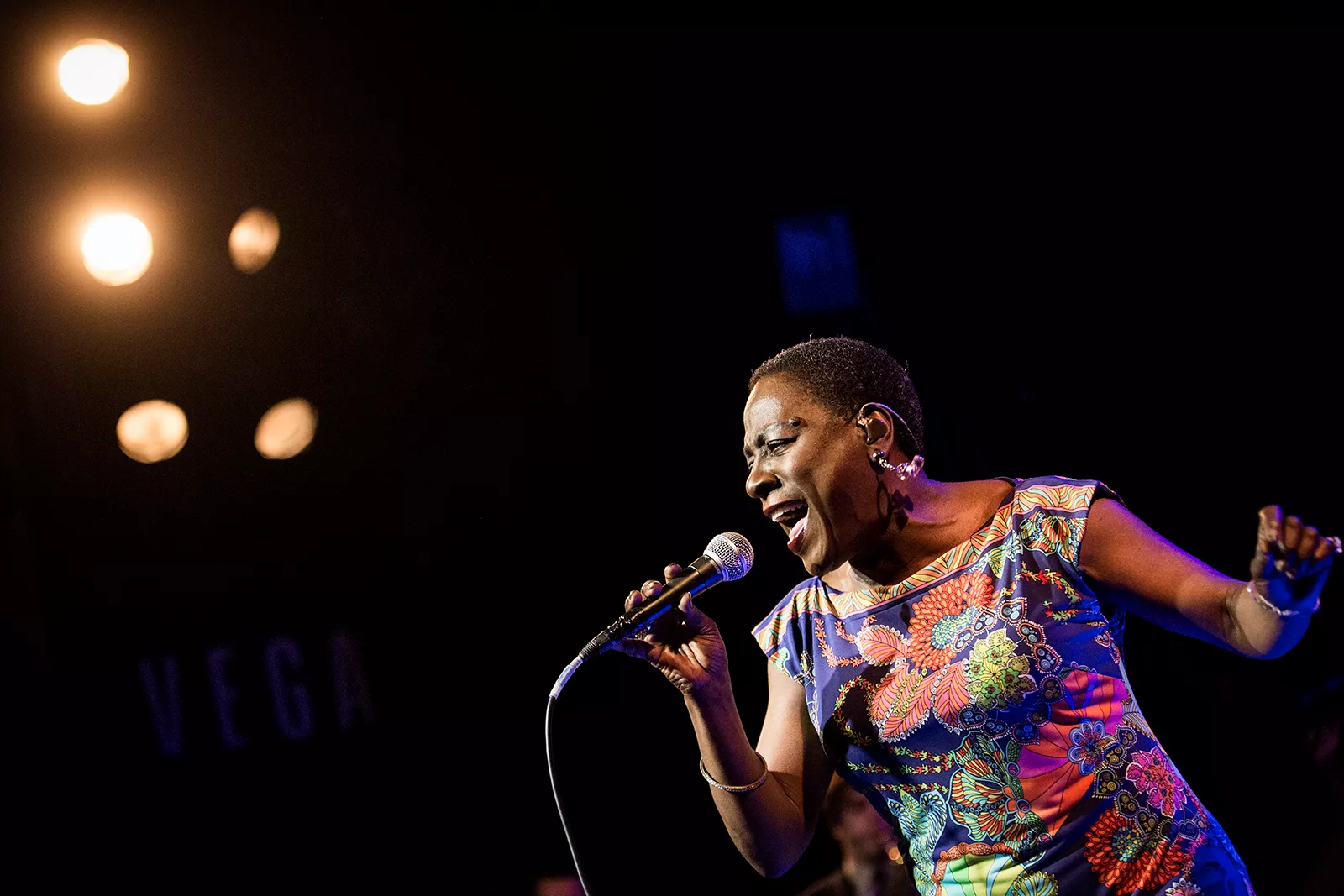 Soulsangerinden Sharon Jones er død