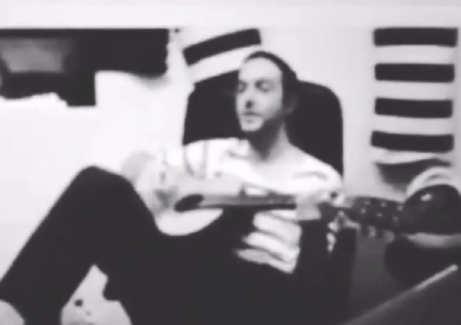 Se Glasvegas-James spela Hurula-låt