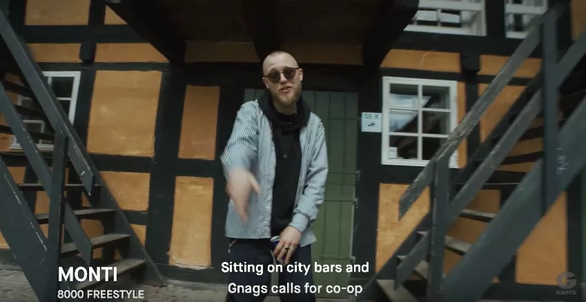 VIDEO: MONTI slingrer ned ad Vestergade 