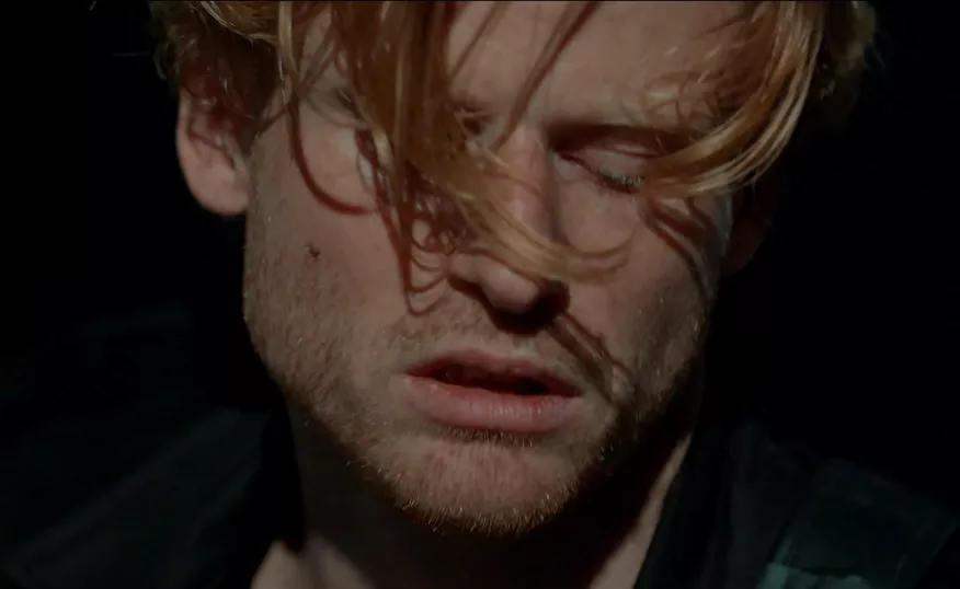 VIDEOPREMIERE: Mattis viser stormform på ny single