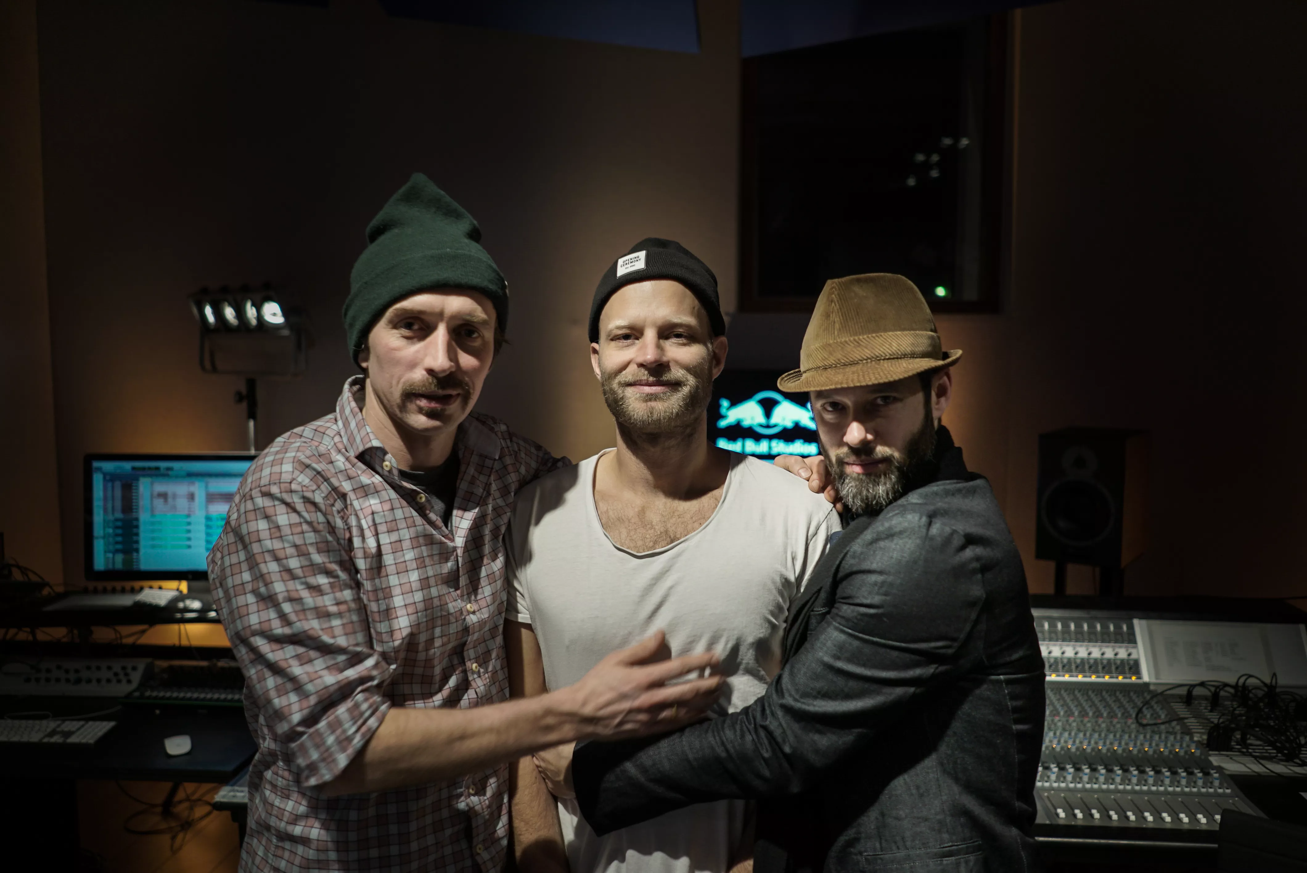 Reportage: Med WhoMadeWho i Amsterdam – før de rammer Koncerthuset