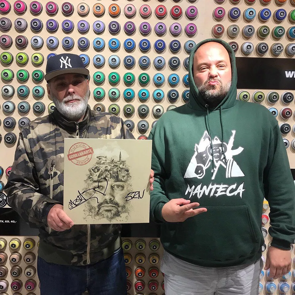 ANMELDELSE: Slag på brystet fra gammel sølvryg