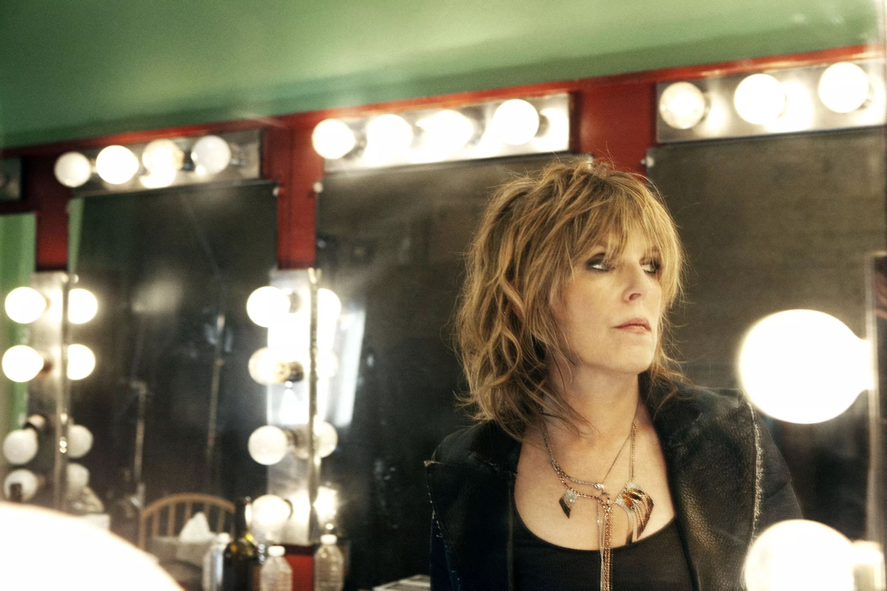 Lucinda Williams udsender sin første musikvideo