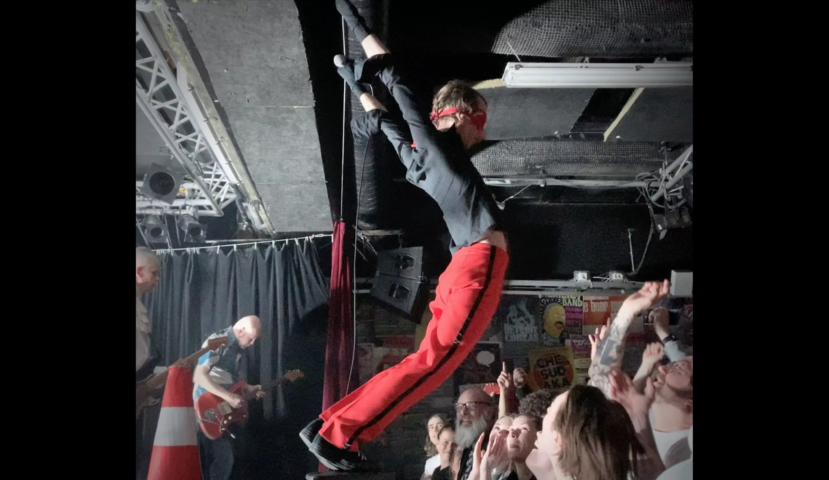 Så lyckliga som bara överlyckliga människor kan bli 