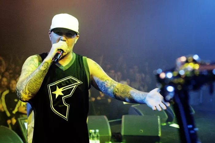 Katastrofe-festivalen fra 1999 bliver tema for Netflix-serie