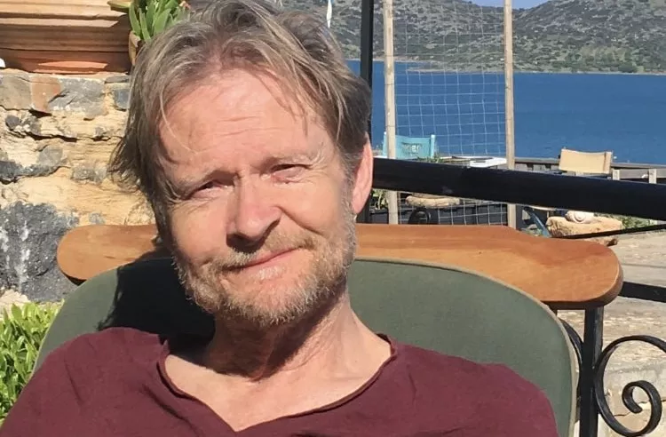 Han har lavet lyd for danske topnavne gennem fire årtier. Nu springer Pelle Giöbel ud som solist