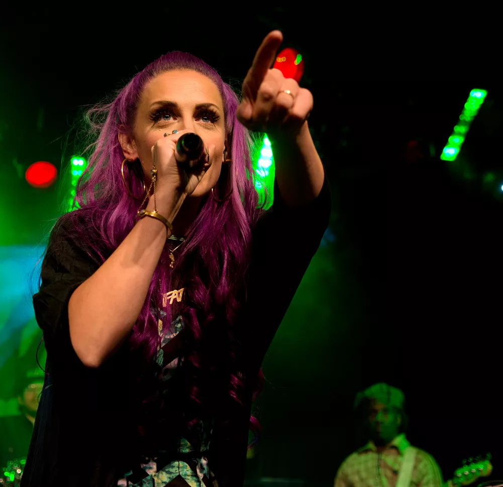 Exklusiv systerakt på Dans Dakar