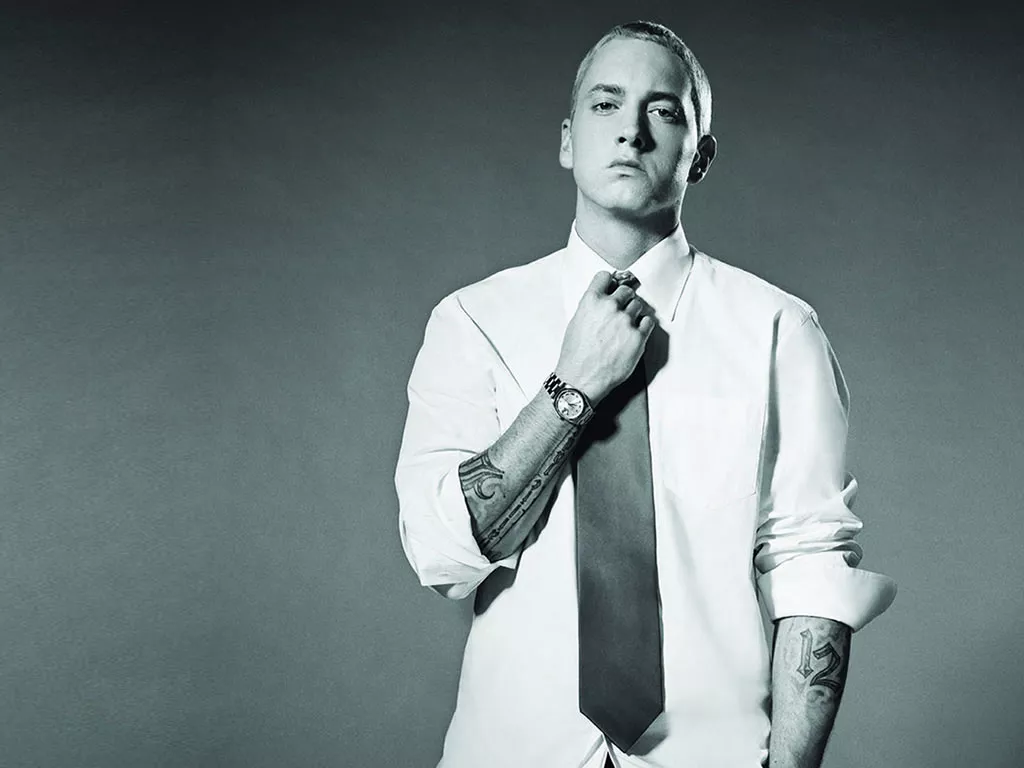 Eminem avslöjar albumsläpp − via baseballkeps