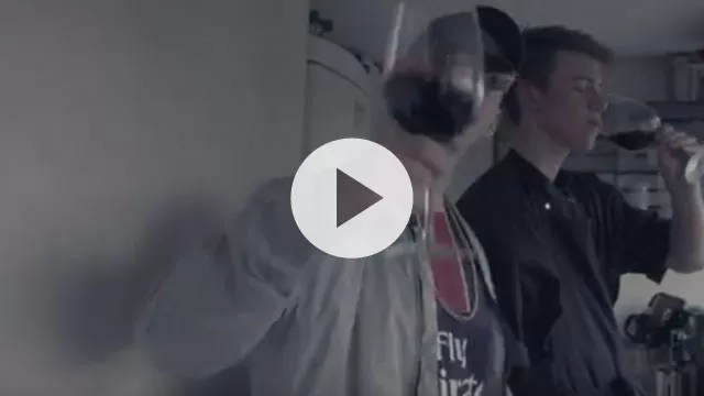 Video: MAAN hylder Kong Henri