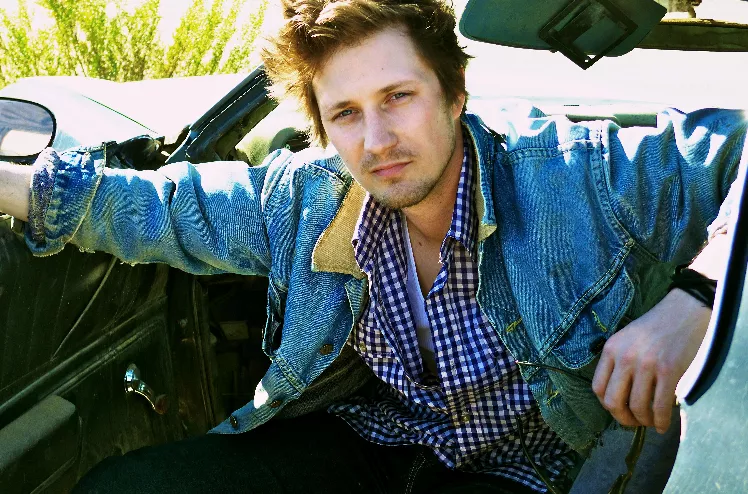 Klassisk sangskrivning og charmerende fisker-historier