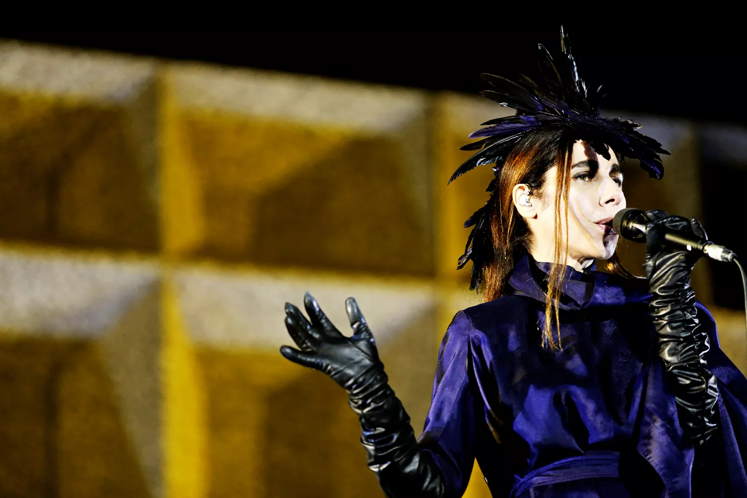 En blandning av fredskonferens, jazzkonsert och bluesbar